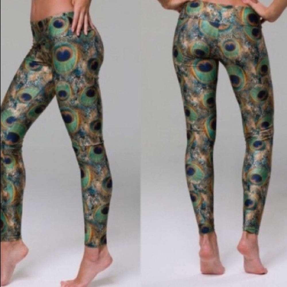 Onzie - Peacock print yoga pants 🦚
